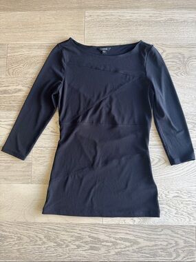 GUESS Black 3/4 Sleeve Diagonal Seam Open Back Top - Small